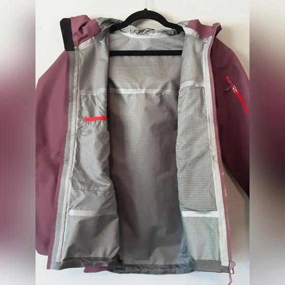 Arc'teryx Alpha SV Burgandy Coat w/ Gortex Pro Shell - Picture 8 of 15